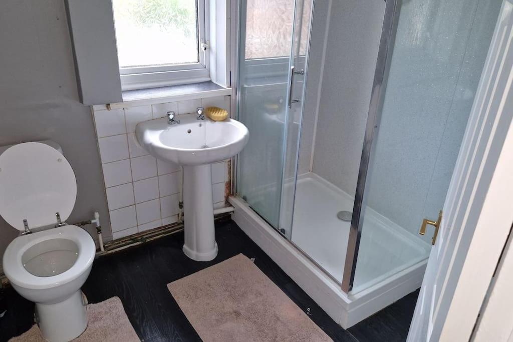 4 Bedroom Perfect Home For The Family Getaway Birmingham Bagian luar foto