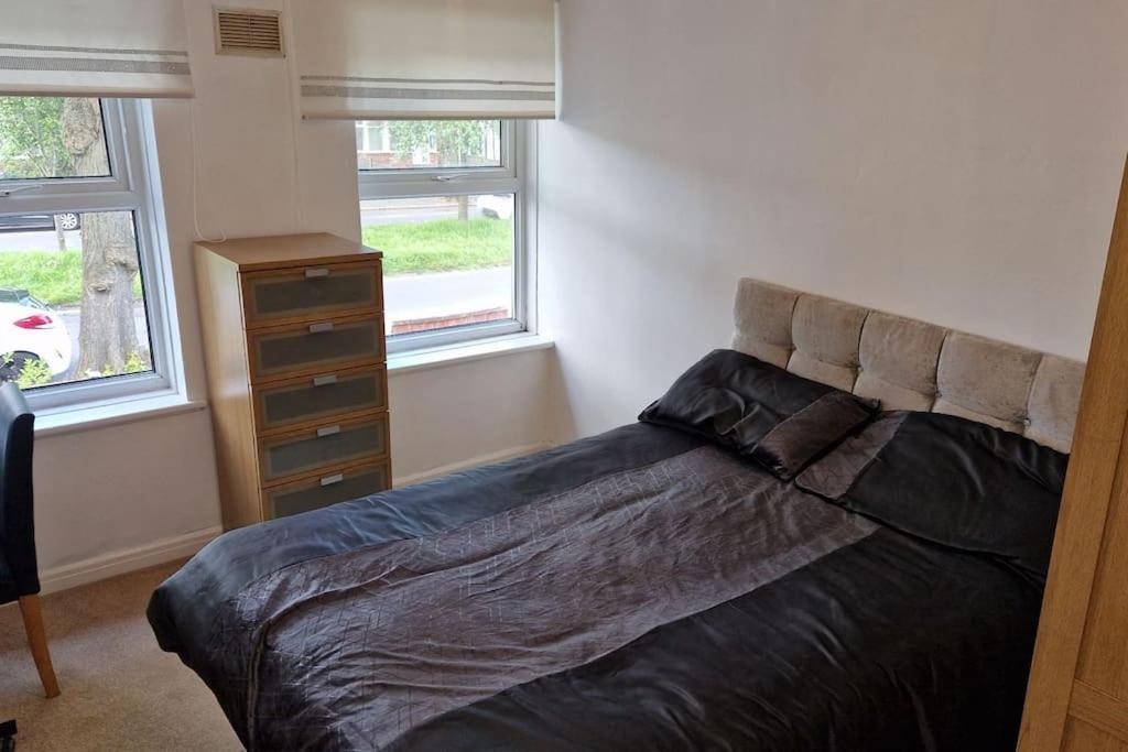 4 Bedroom Perfect Home For The Family Getaway Birmingham Bagian luar foto