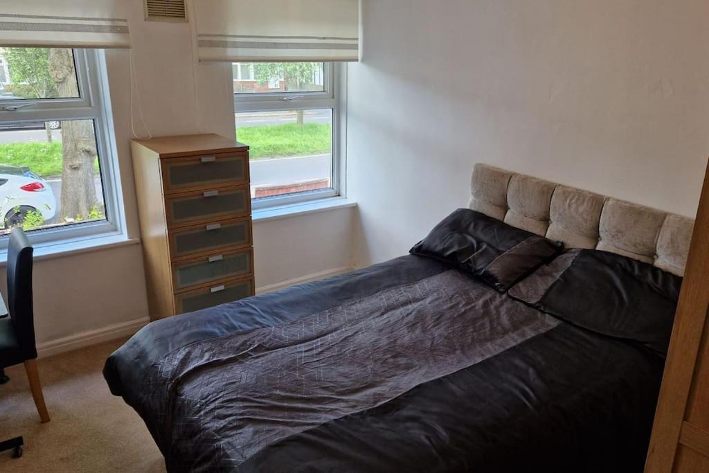 4 Bedroom Perfect Home For The Family Getaway Birmingham Bagian luar foto